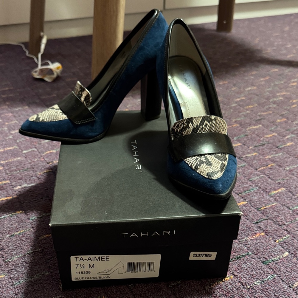 Tahari Elegant Blue and Black Heels with Snake Print. Ta-aimee